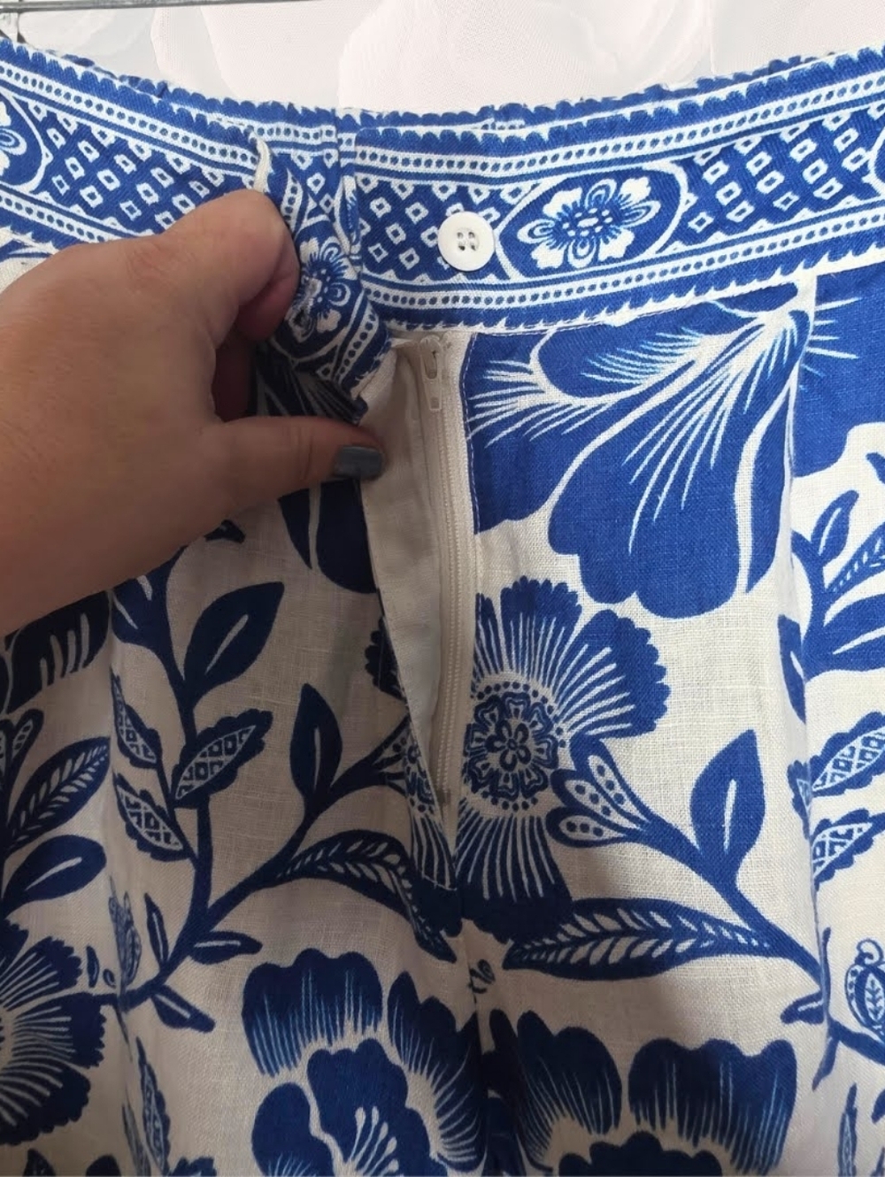 FARM Rio for Anthropologie Blue Floral Pants Red Side Stripe Size S - Picture 7 of 9